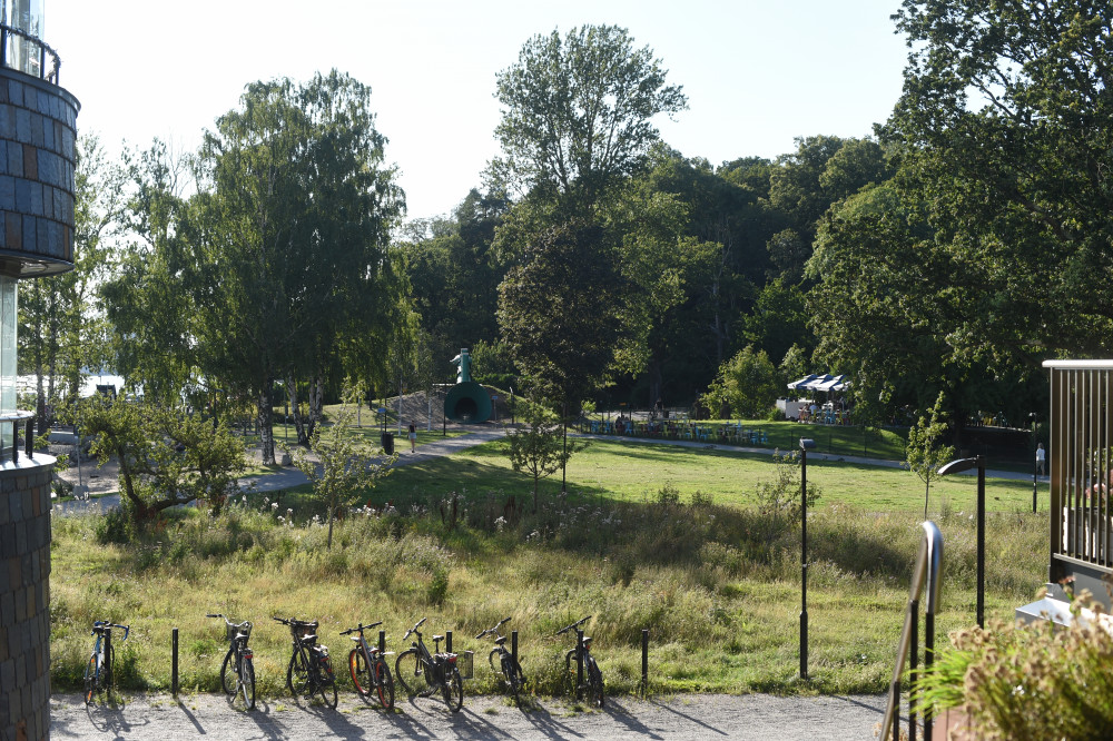 Utsikt från innergården mellan Fyrtornet och Parkhuset. Foto: Marion Sidwall